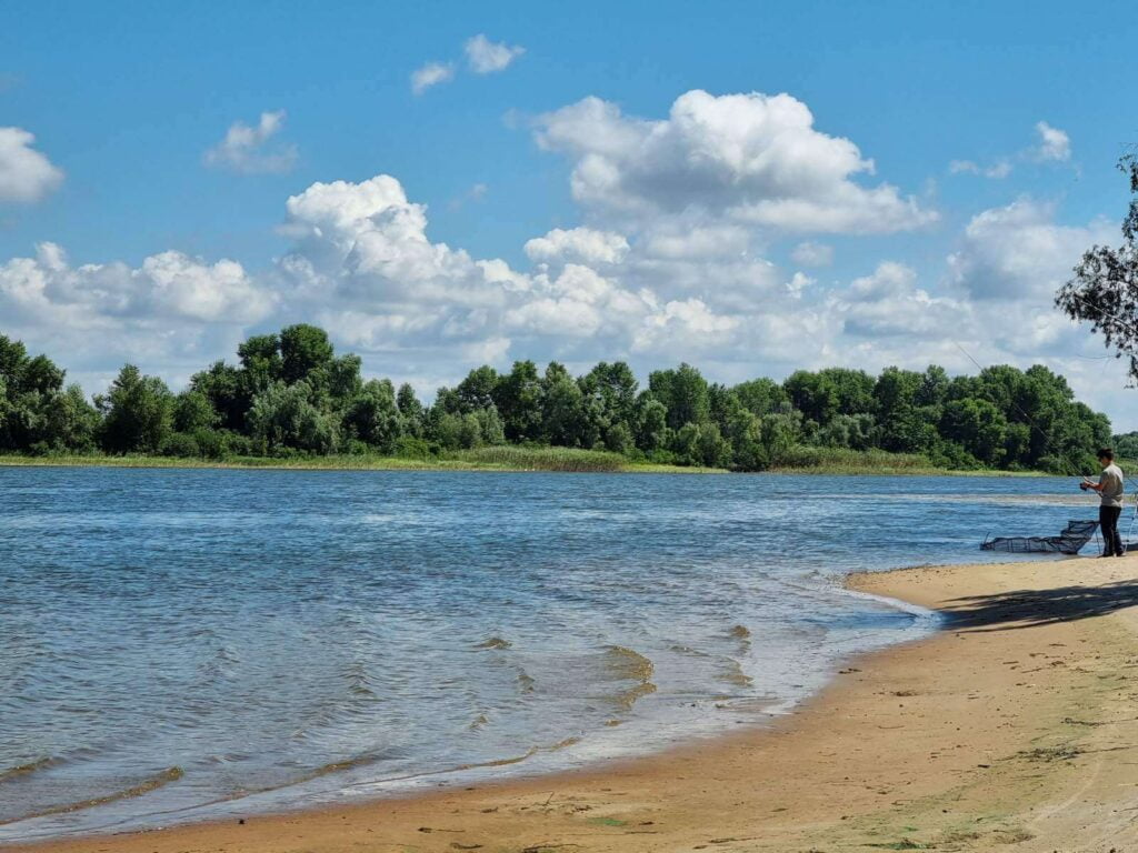 Відпочинок на березі річки Дніпро від первинної профспілкової організації ЦНТУ
